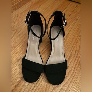 TOP Moda Elegant Black Heels